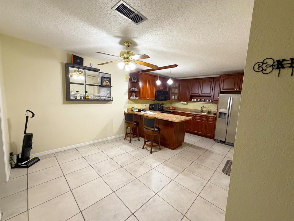 kitchen/dining area