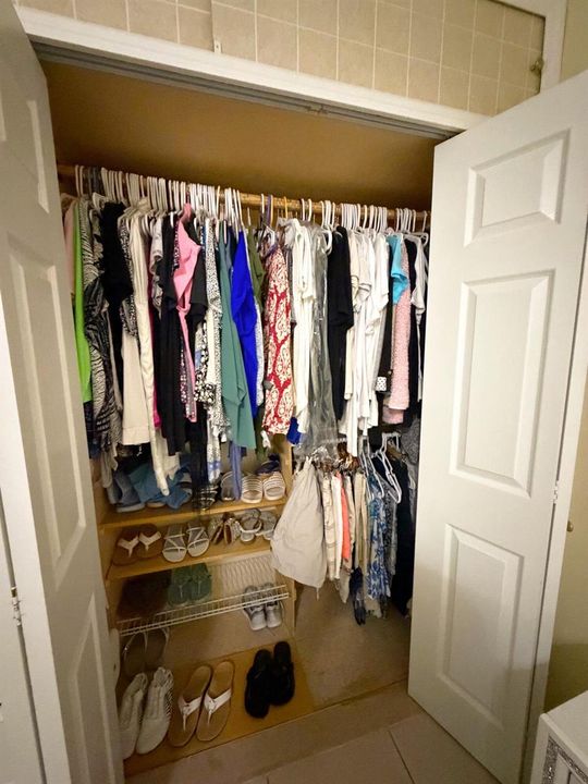 master bed-closet