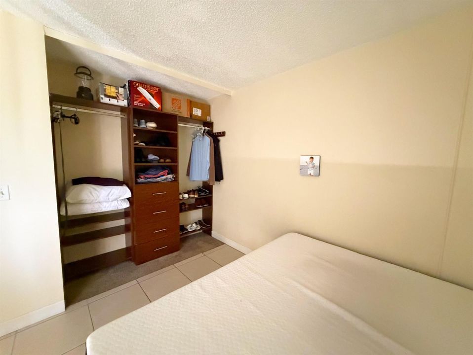 2nd beroom closet