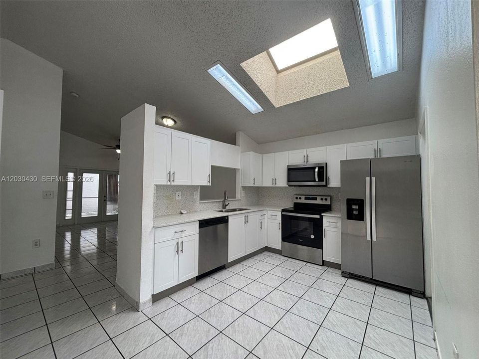 For Rent: $3,000 (3 beds, 2 baths, 1185 Square Feet)