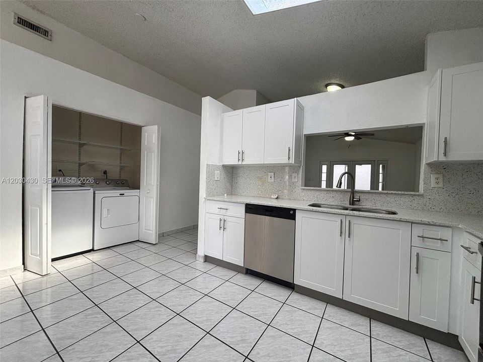 For Rent: $3,000 (3 beds, 2 baths, 1185 Square Feet)