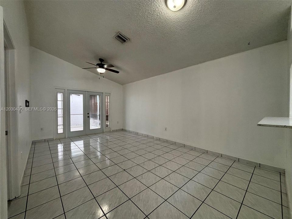 For Rent: $3,000 (3 beds, 2 baths, 1185 Square Feet)