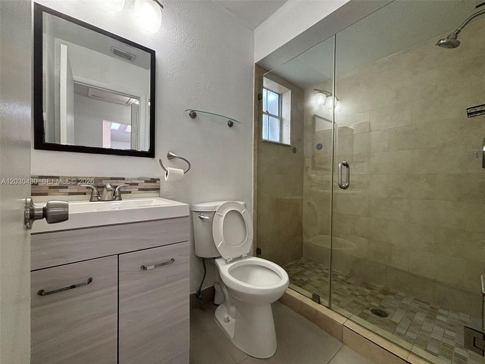 For Rent: $3,000 (3 beds, 2 baths, 1185 Square Feet)