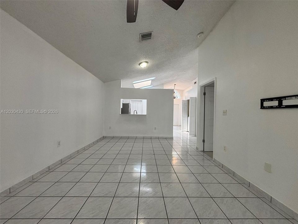 For Rent: $3,000 (3 beds, 2 baths, 1185 Square Feet)