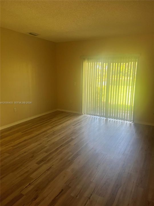 For Sale: $260,000 (2 beds, 2 baths, 1065 Square Feet)