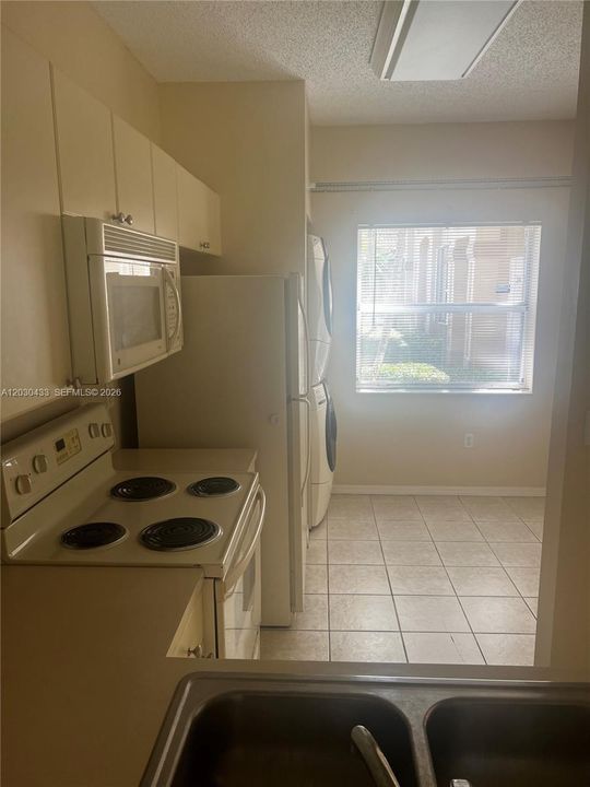 For Sale: $260,000 (2 beds, 2 baths, 1065 Square Feet)