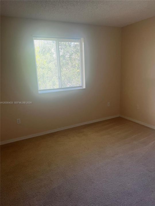 For Sale: $260,000 (2 beds, 2 baths, 1065 Square Feet)
