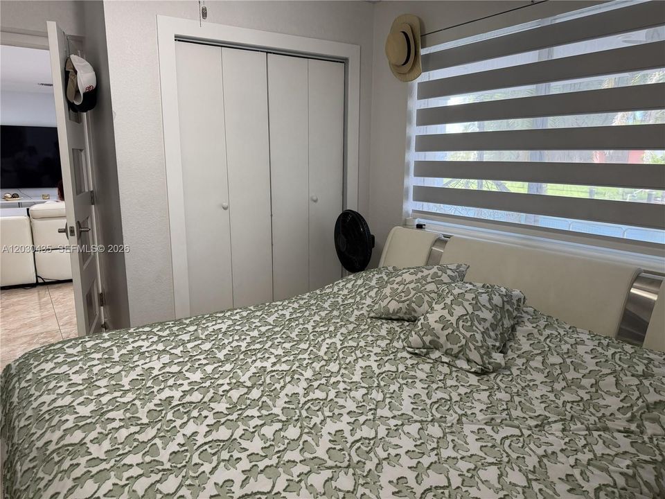 Activo con contrato: $3,500 (4 camas, 2 baños, 2328 Pies cuadrados)