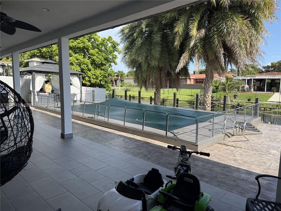 Activo con contrato: $3,500 (4 camas, 2 baños, 2328 Pies cuadrados)