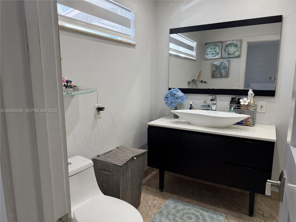 Activo con contrato: $3,500 (4 camas, 2 baños, 2328 Pies cuadrados)