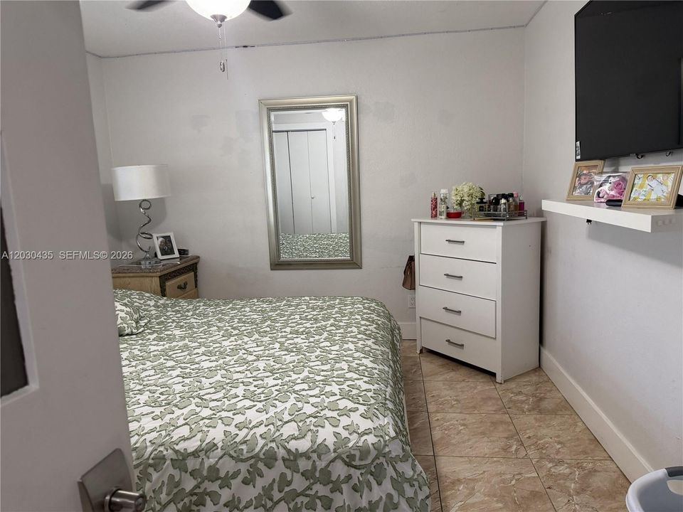 Activo con contrato: $3,500 (4 camas, 2 baños, 2328 Pies cuadrados)