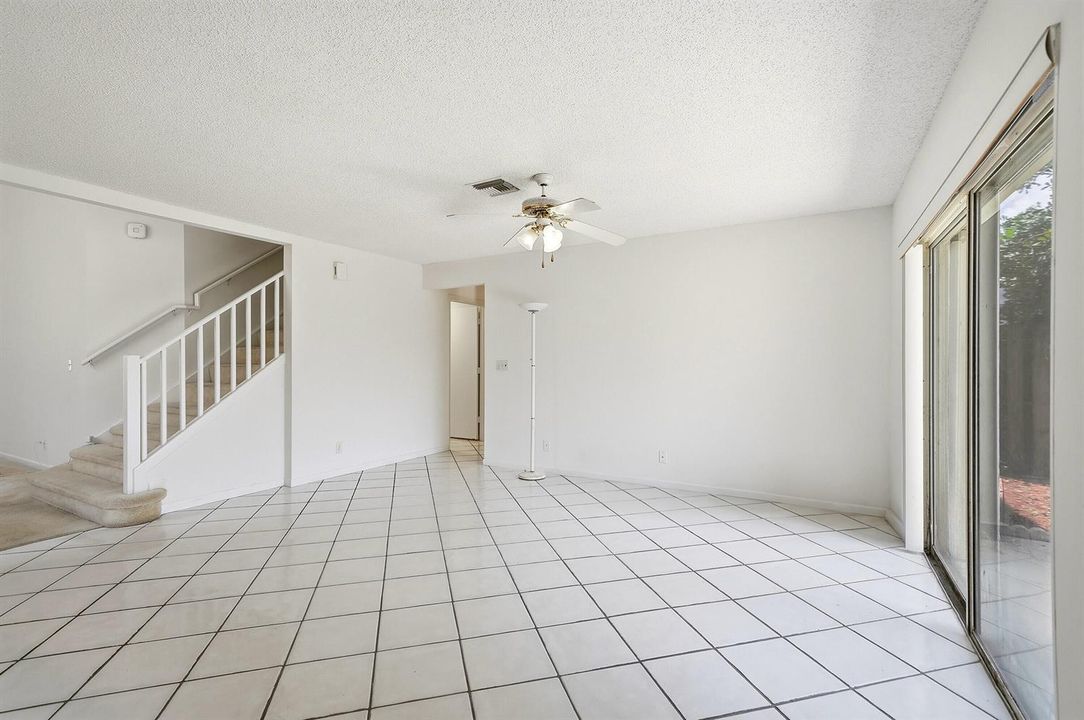 17_family room