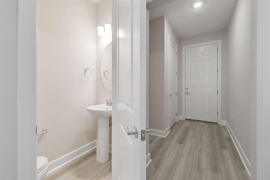 LUXE NATURAL FOYER