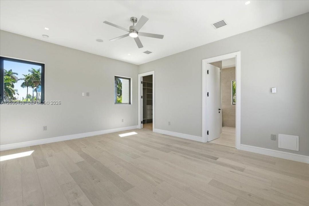 For Sale: $3,399,999 (5 beds, 5 baths, 3217 Square Feet)