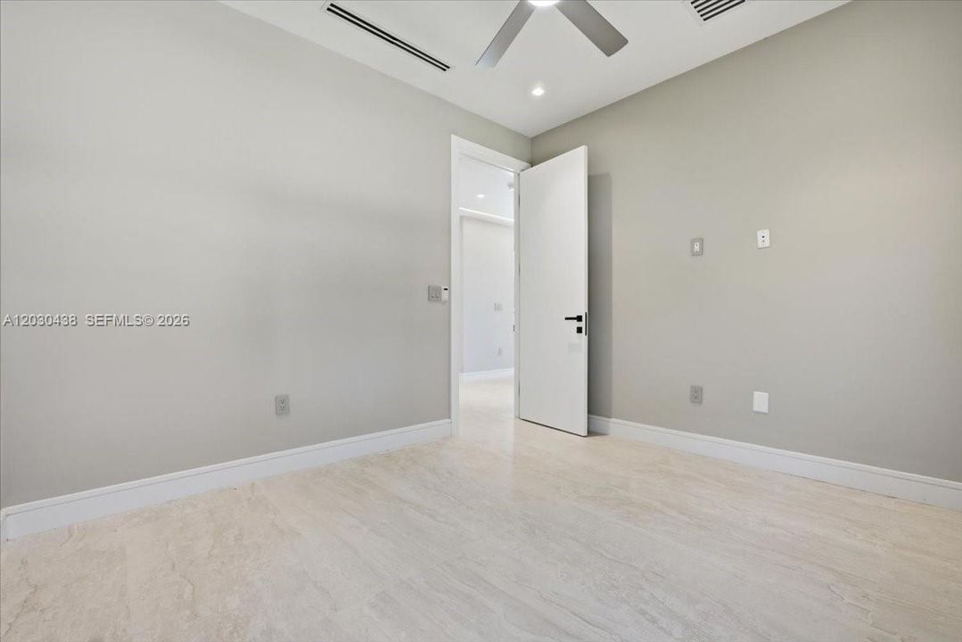 For Sale: $3,399,999 (5 beds, 5 baths, 3217 Square Feet)