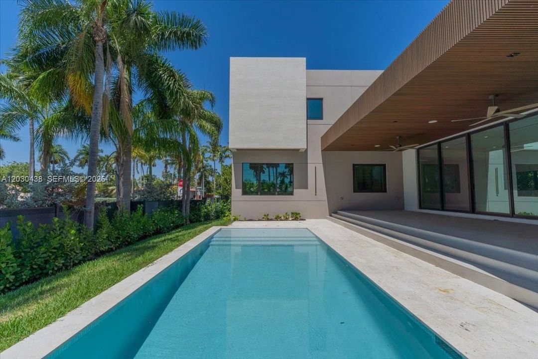 For Sale: $3,399,999 (5 beds, 5 baths, 3217 Square Feet)