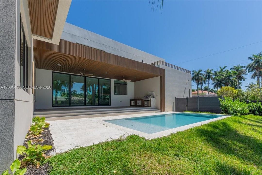 For Sale: $3,399,999 (5 beds, 5 baths, 3217 Square Feet)
