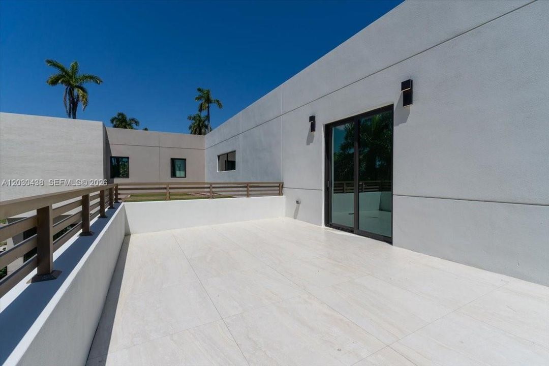 For Sale: $3,399,999 (5 beds, 5 baths, 3217 Square Feet)