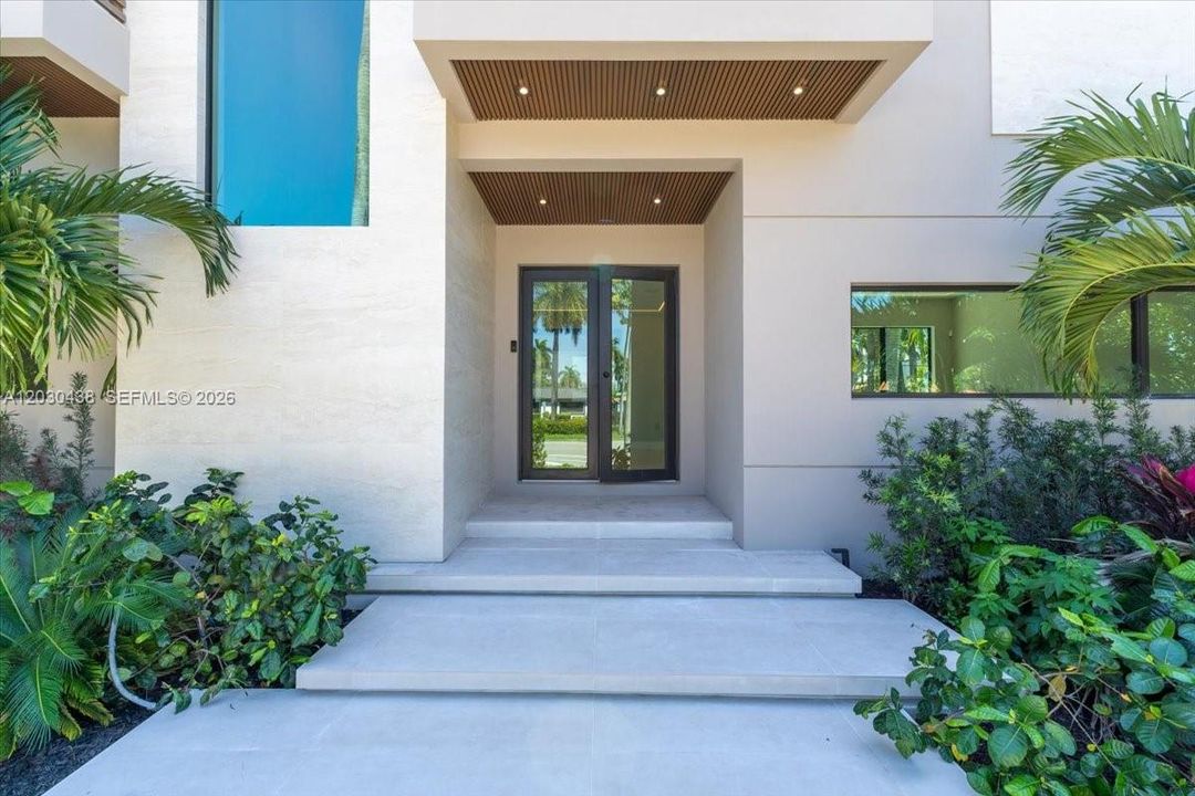 For Sale: $3,399,999 (5 beds, 5 baths, 3217 Square Feet)