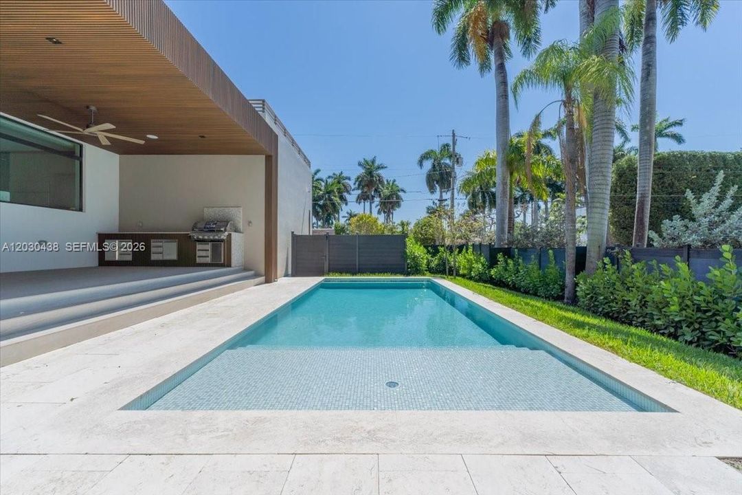 For Sale: $3,399,999 (5 beds, 5 baths, 3217 Square Feet)