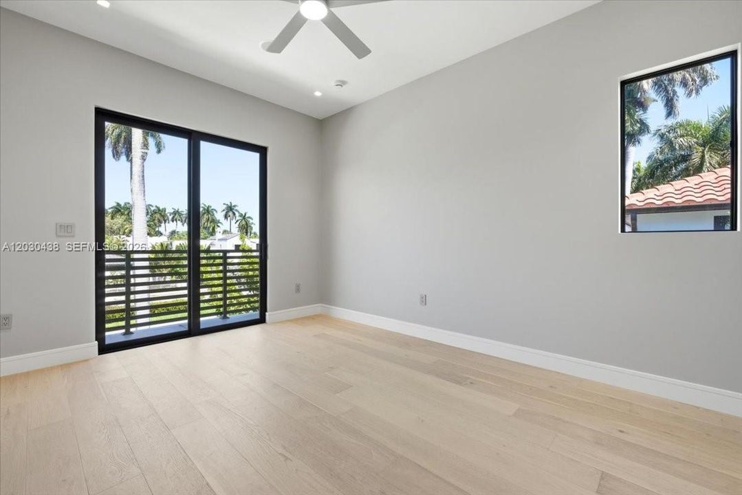 For Sale: $3,399,999 (5 beds, 5 baths, 3217 Square Feet)