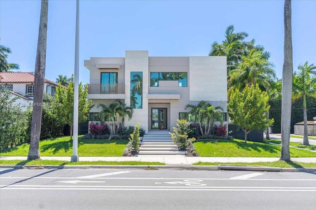 For Sale: $3,399,999 (5 beds, 5 baths, 3217 Square Feet)