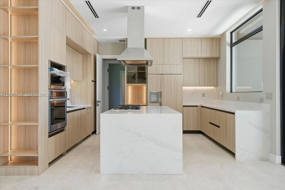 For Sale: $3,399,999 (5 beds, 5 baths, 3217 Square Feet)