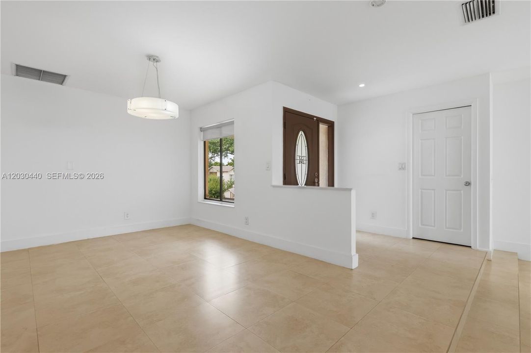 В аренду: $3,900 (3 спален, 2 ванн, 1856 Квадратных фут)