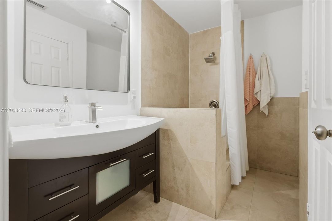 В аренду: $3,900 (3 спален, 2 ванн, 1856 Квадратных фут)