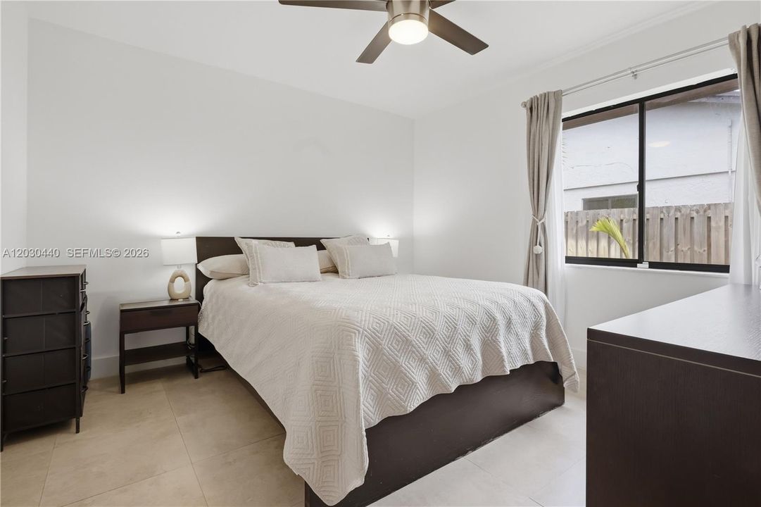 В аренду: $3,900 (3 спален, 2 ванн, 1856 Квадратных фут)