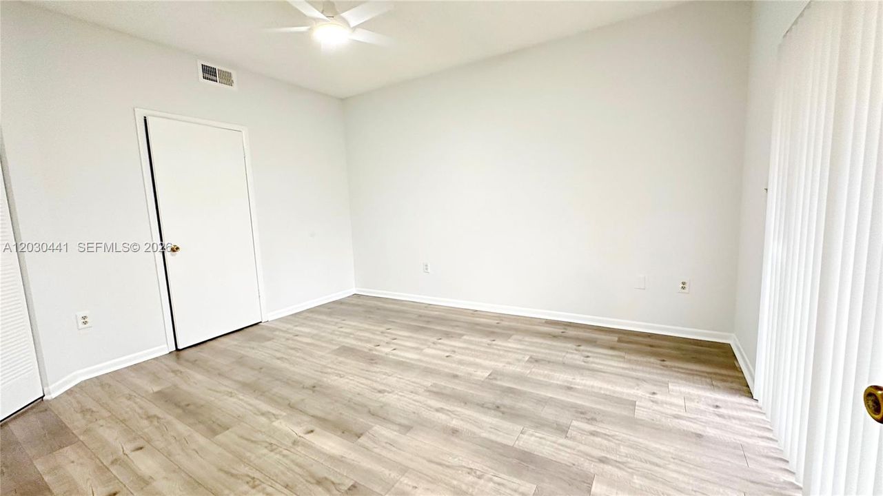 For Sale: $245,000 (2 beds, 2 baths, 858 Square Feet)