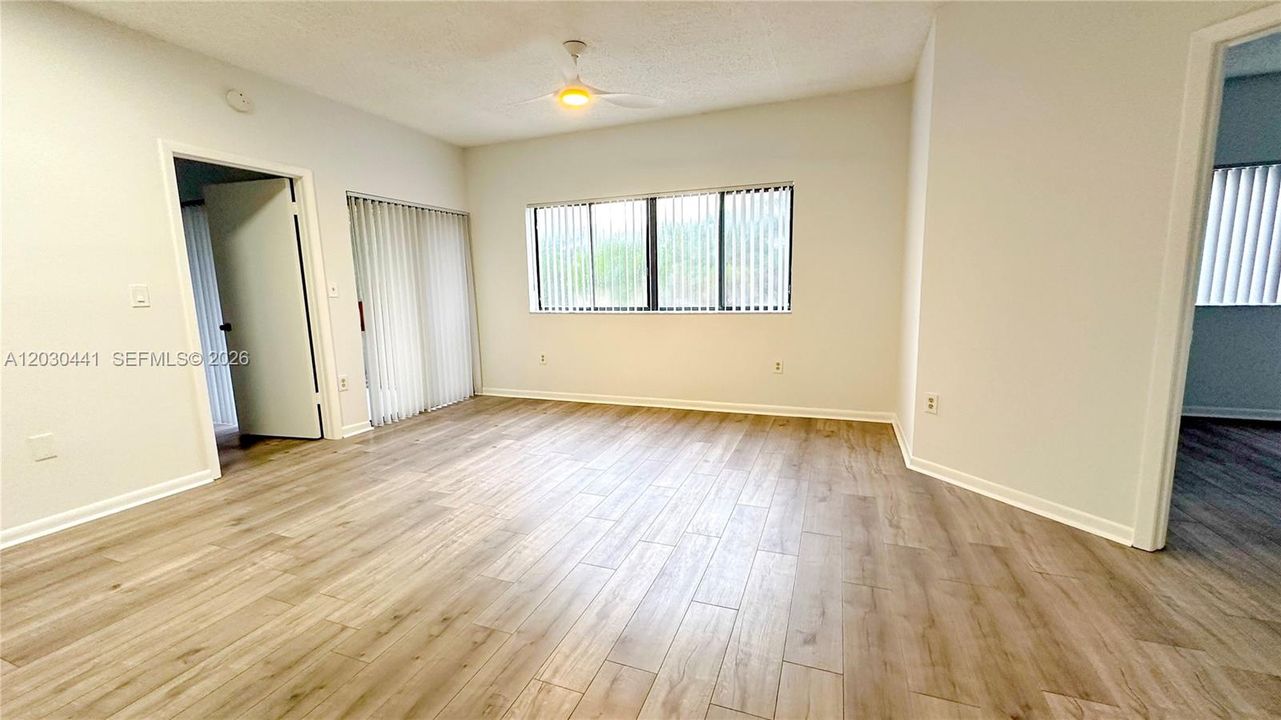For Sale: $245,000 (2 beds, 2 baths, 858 Square Feet)
