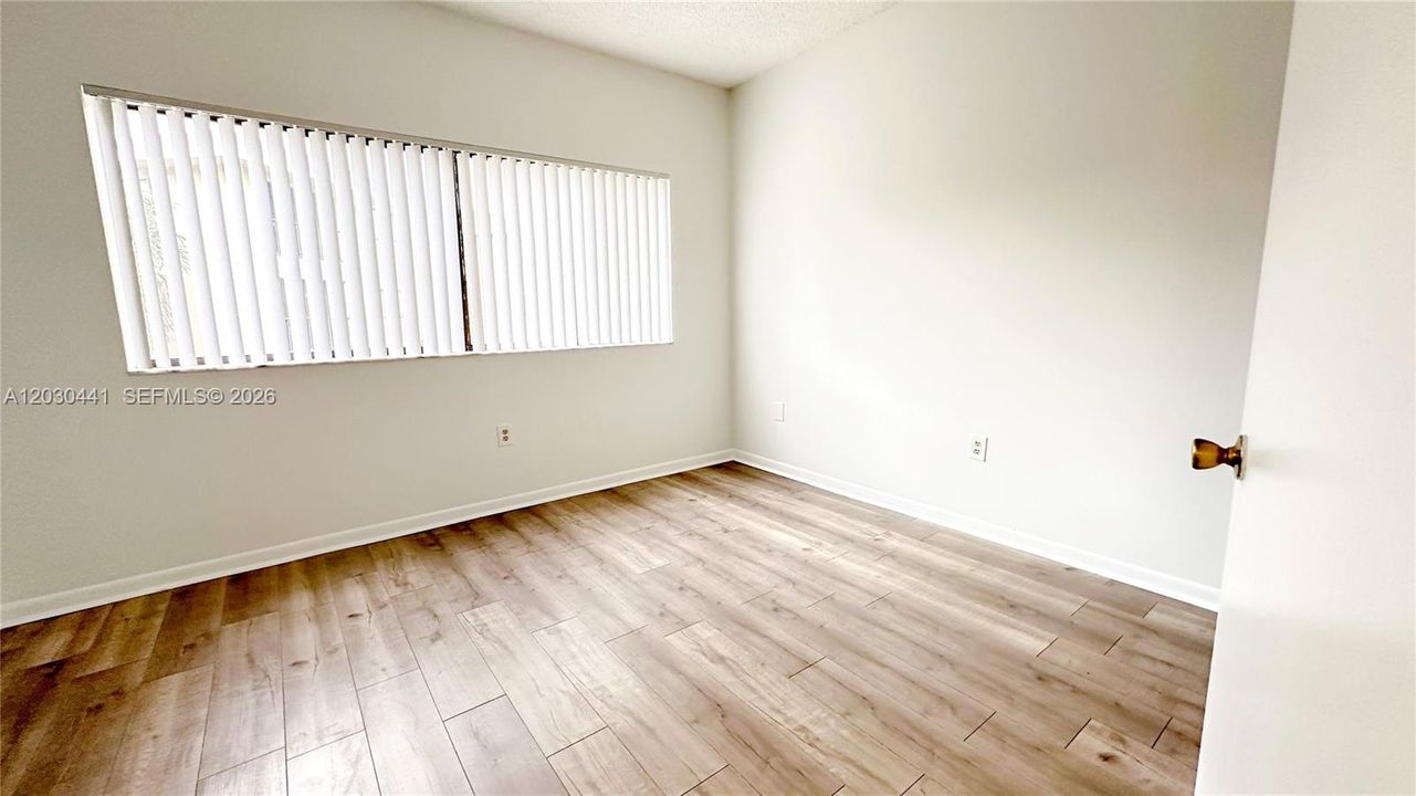 For Sale: $245,000 (2 beds, 2 baths, 858 Square Feet)