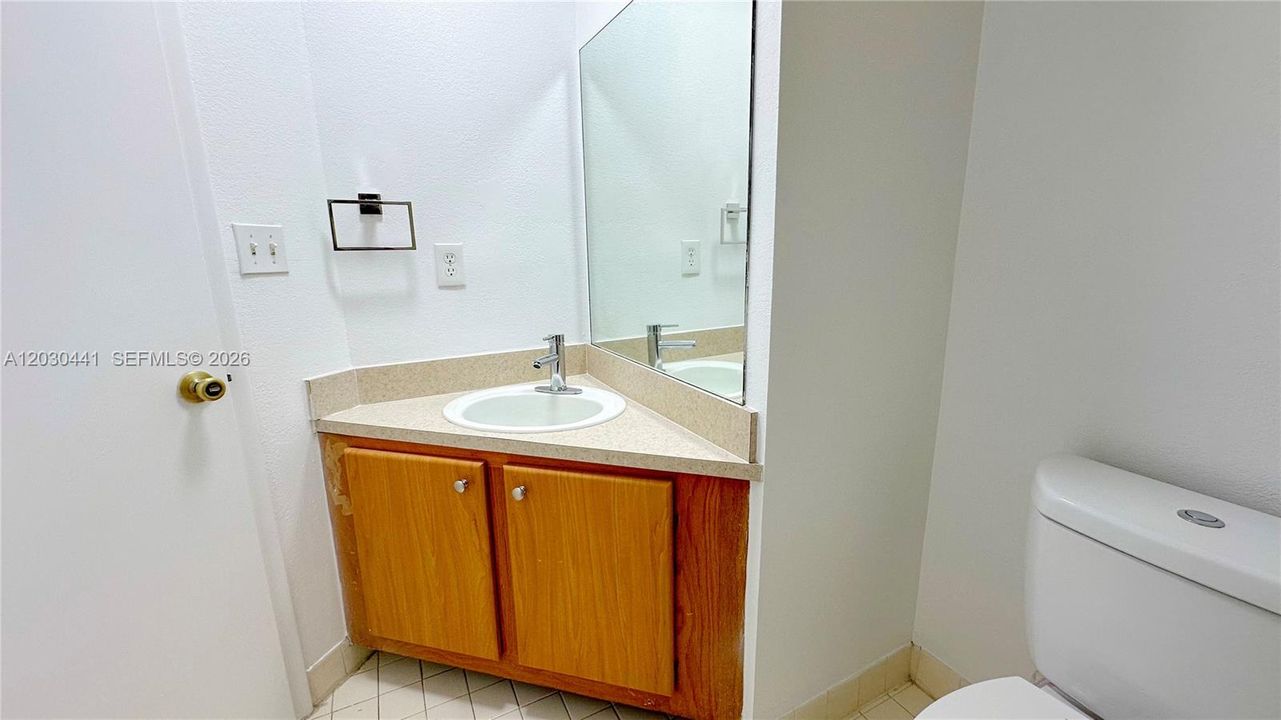 For Sale: $245,000 (2 beds, 2 baths, 858 Square Feet)