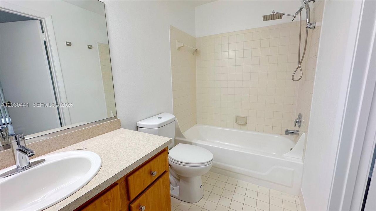 For Sale: $245,000 (2 beds, 2 baths, 858 Square Feet)
