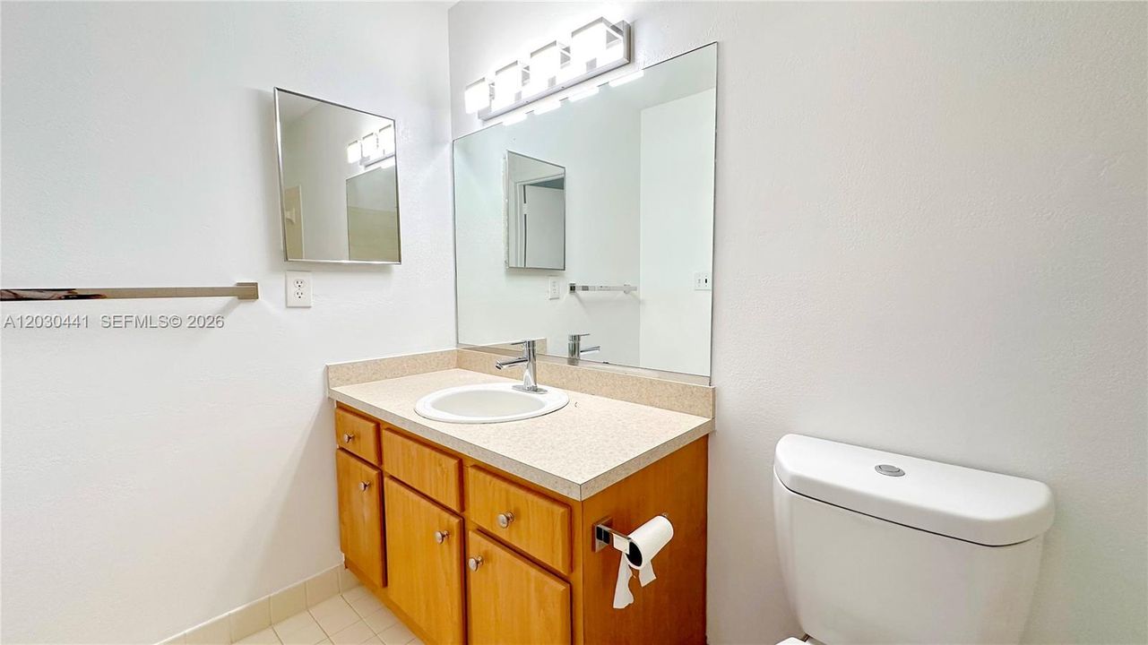For Sale: $245,000 (2 beds, 2 baths, 858 Square Feet)