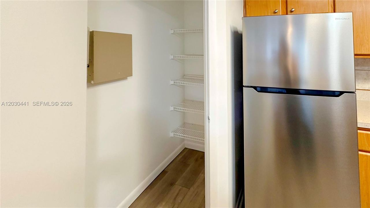 For Sale: $245,000 (2 beds, 2 baths, 858 Square Feet)