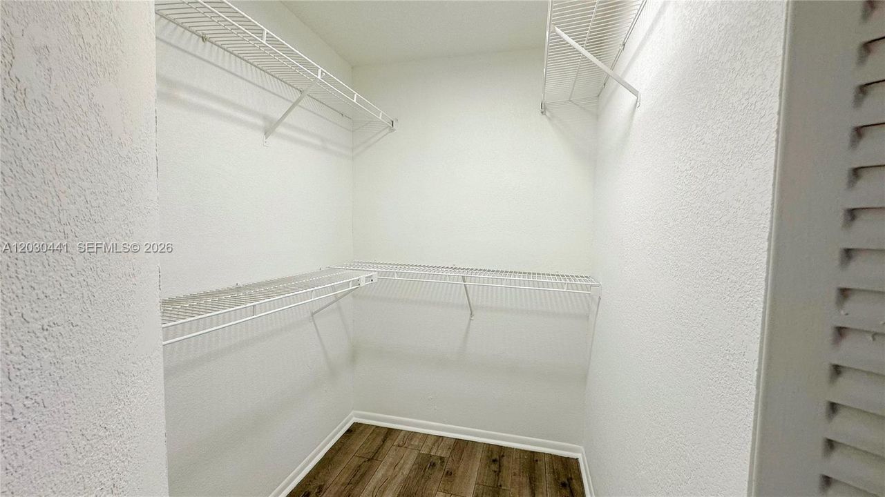 For Sale: $245,000 (2 beds, 2 baths, 858 Square Feet)