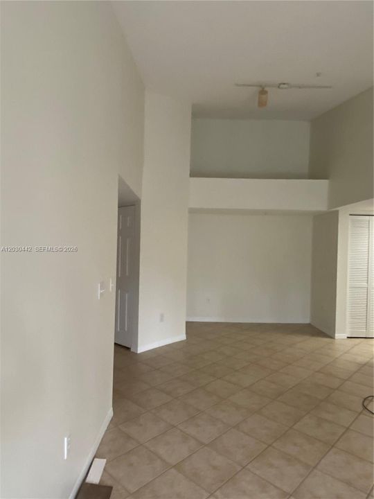 В аренду: $2,200 (2 спален, 2 ванн, 1112 Квадратных фут)
