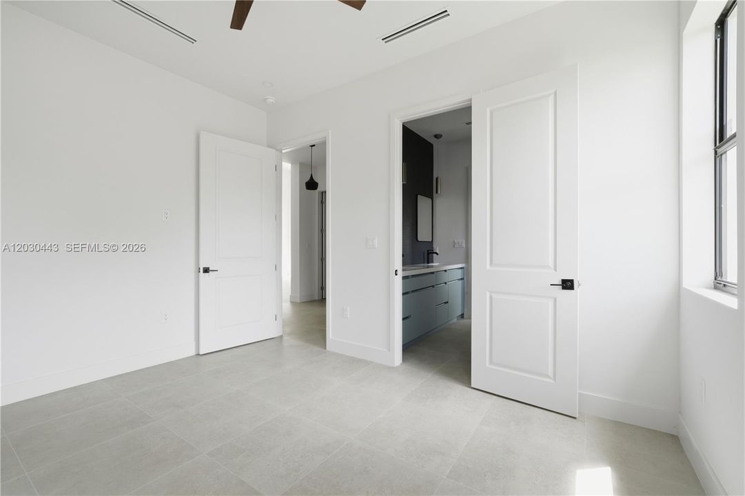 На продажу: $879,999 (4 спален, 3 ванн, 3000 Квадратных фут)