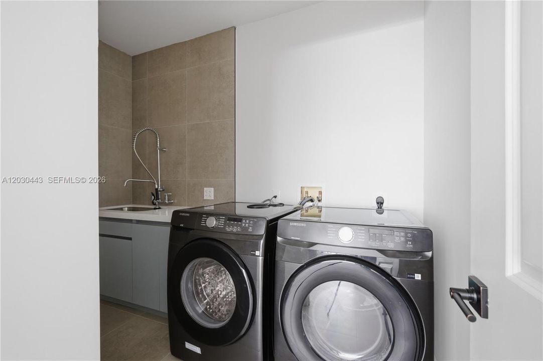 На продажу: $879,999 (4 спален, 3 ванн, 3000 Квадратных фут)