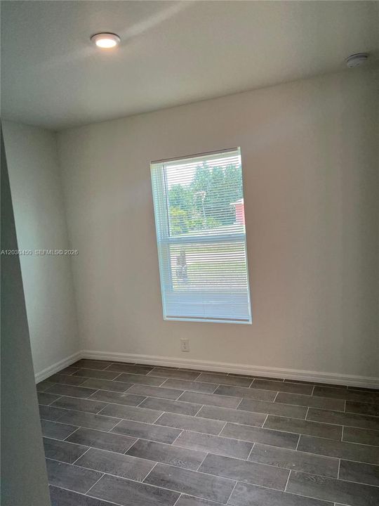 For Rent: $1,900 (3 beds, 2 baths, 1200 Square Feet)