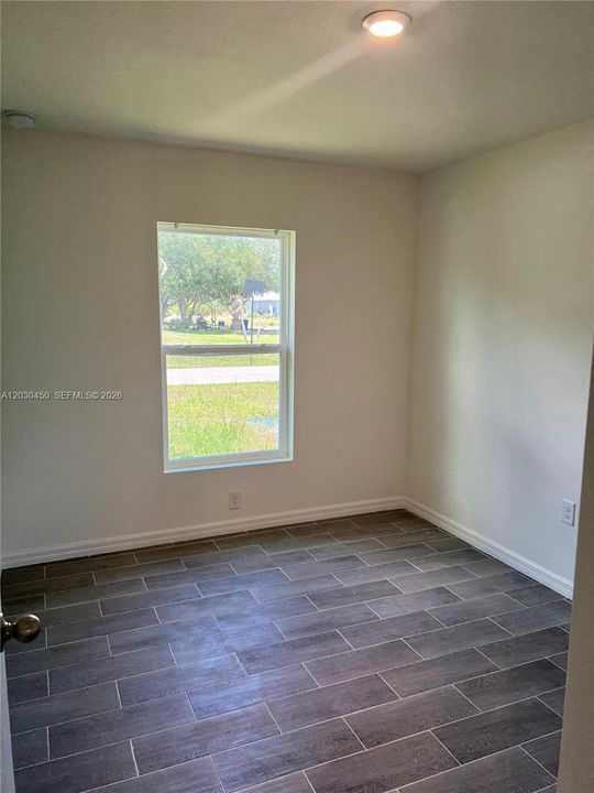 For Rent: $1,900 (3 beds, 2 baths, 1200 Square Feet)