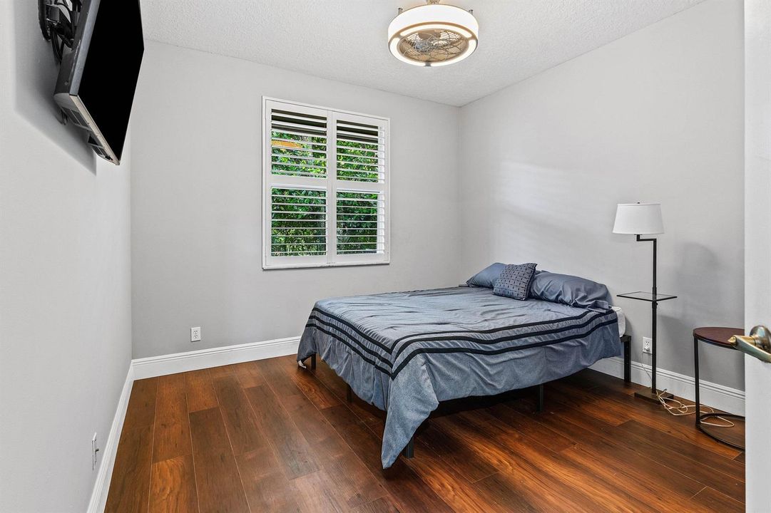 019-6867Northwest107thTerrace-Parkland-F