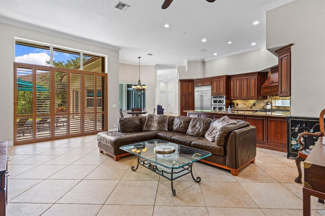 008-6867Northwest107thTerrace-Parkland-F