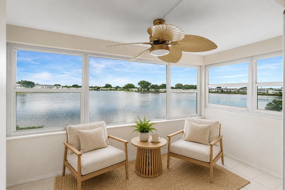 Florida Room/Additional Seating)