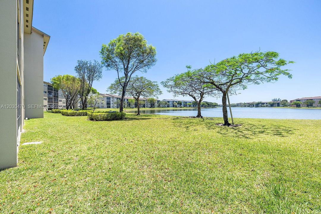For Rent: $2,400 (2 beds, 2 baths, 1207 Square Feet)