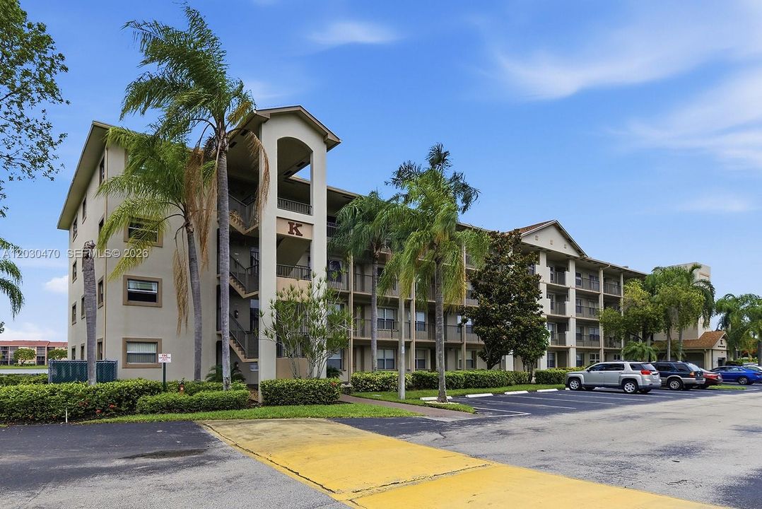 For Rent: $2,400 (2 beds, 2 baths, 1207 Square Feet)