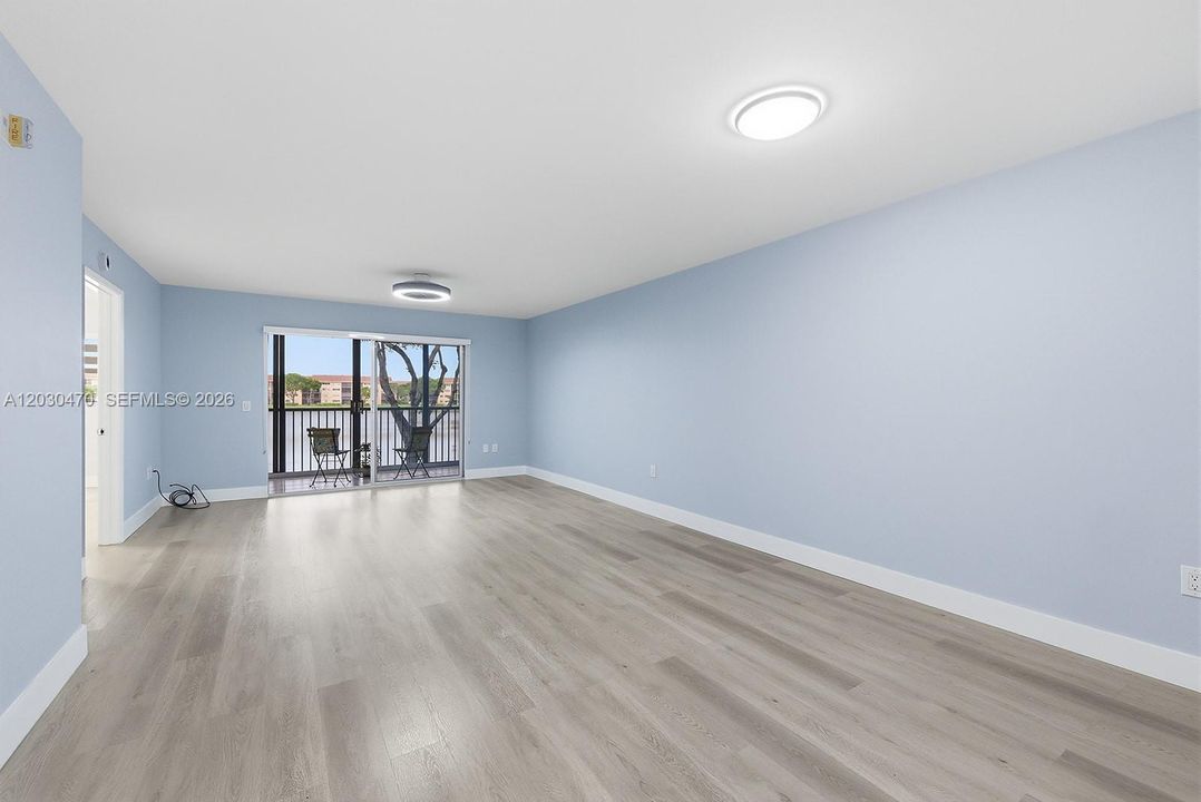 For Rent: $2,400 (2 beds, 2 baths, 1207 Square Feet)