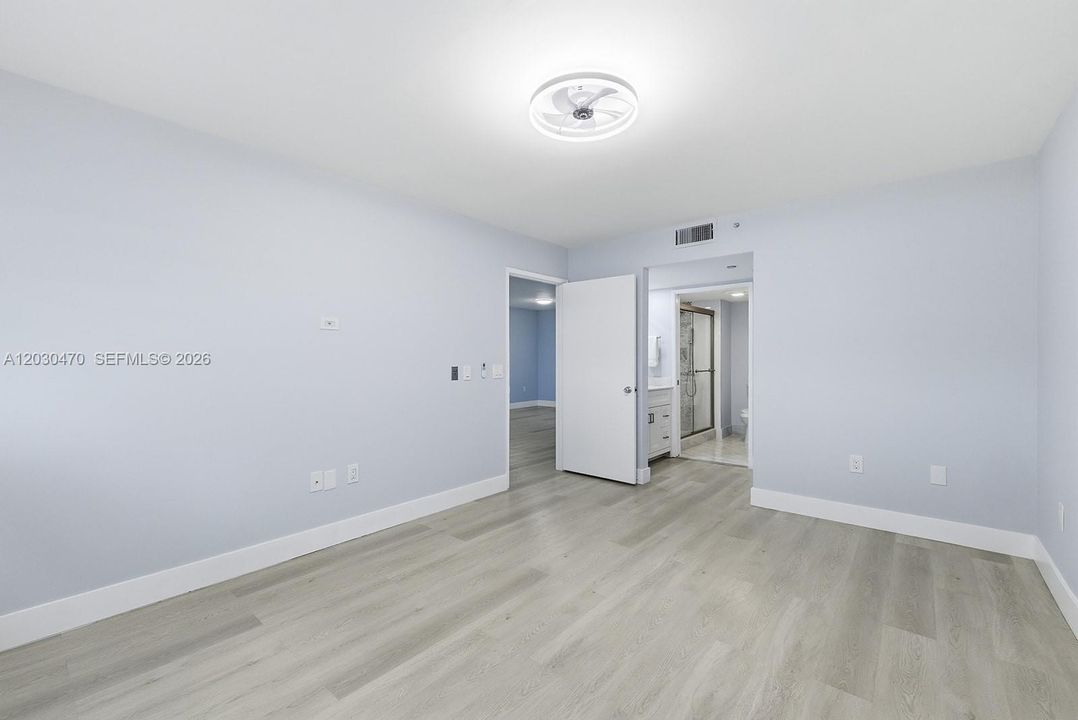 For Rent: $2,400 (2 beds, 2 baths, 1207 Square Feet)